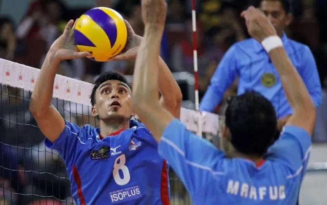 Pemain terbaik Proliga 2025 – Nizar Julfikar & Medina Fathiyah angkat trofi MVP