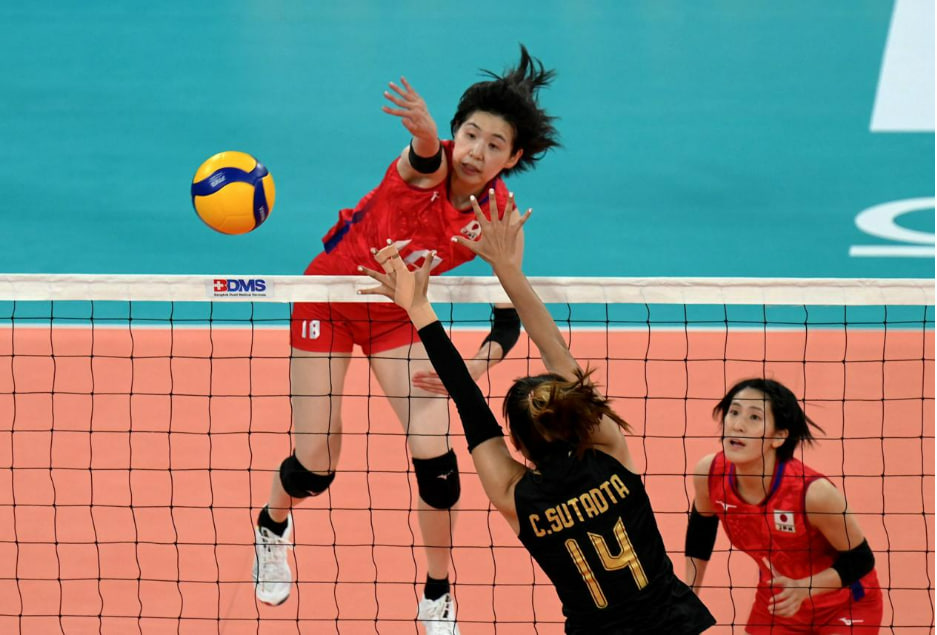 Perbandingan gaya bermain voli Asia yang cepat dan Eropa yang kuat dalam pertandingan internasional